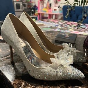 Badgley Mischka crystal pump shoes. Sz 7.5